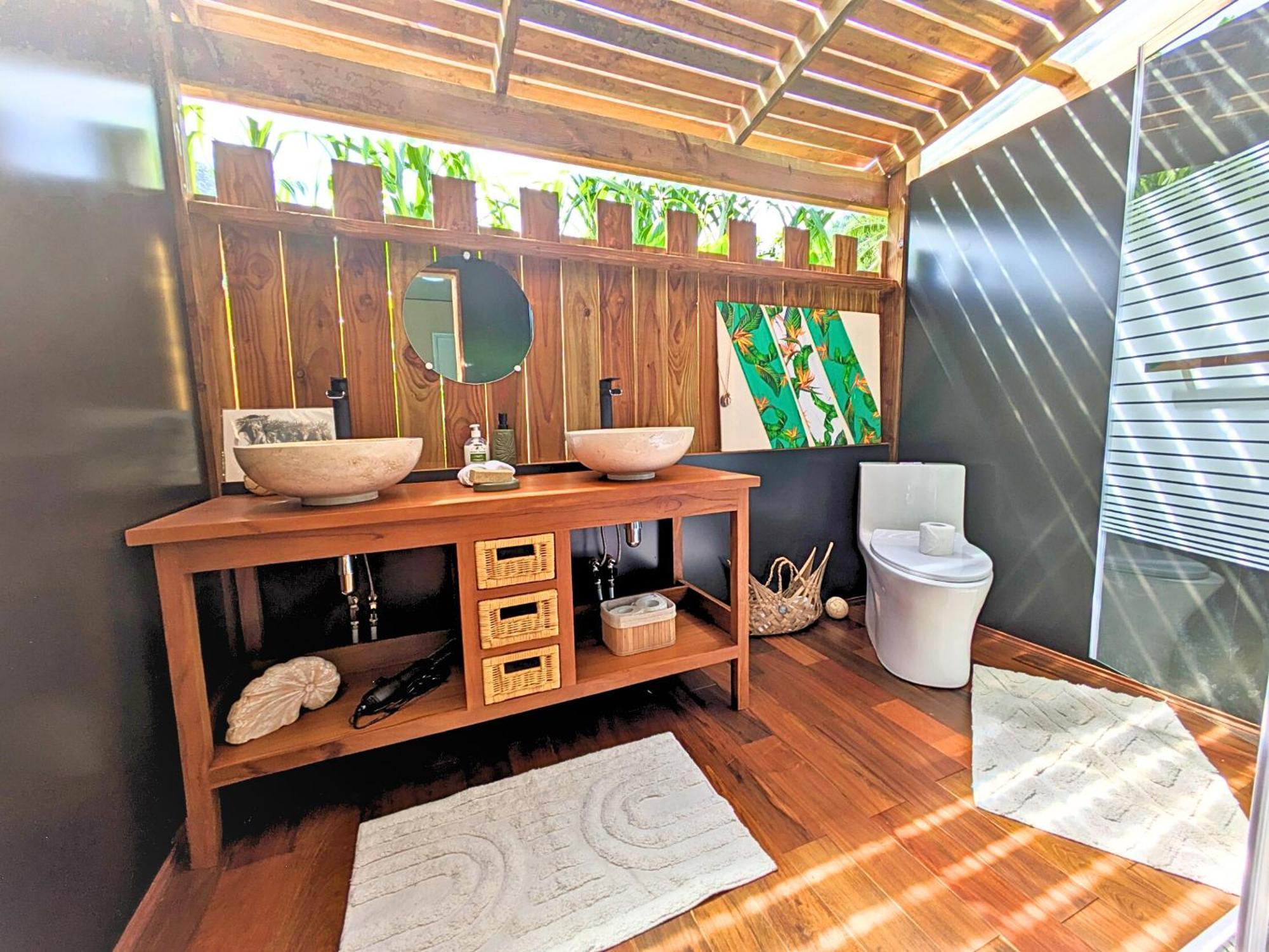 Natura Om Teahupoo Surf Lodge Toanoano Εξωτερικό φωτογραφία