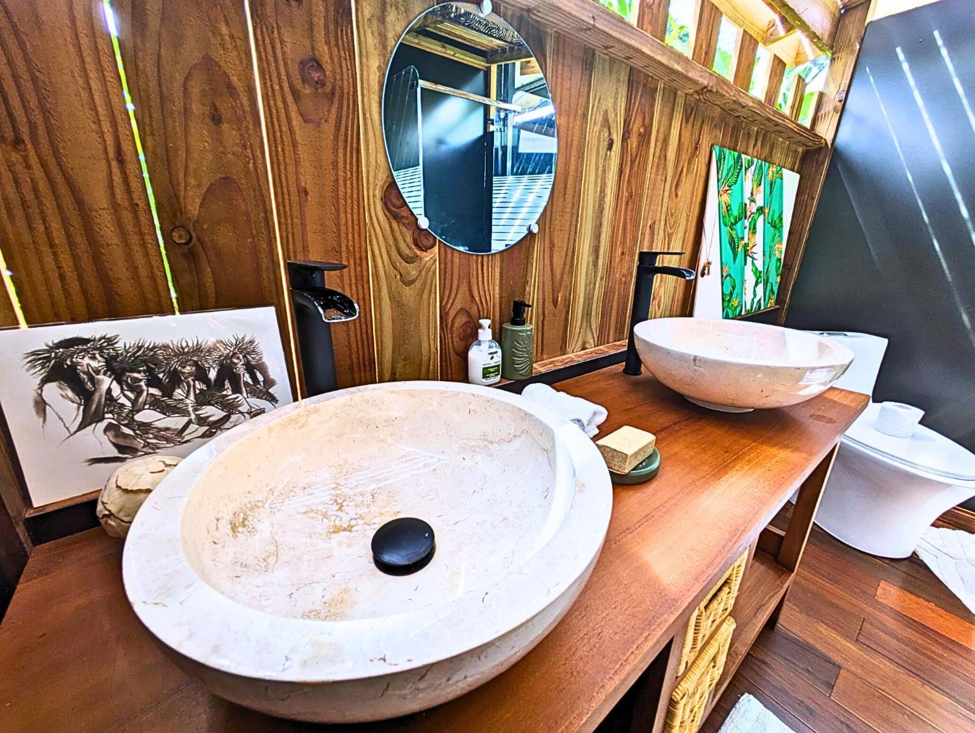 Natura Om Teahupoo Surf Lodge Toanoano Εξωτερικό φωτογραφία